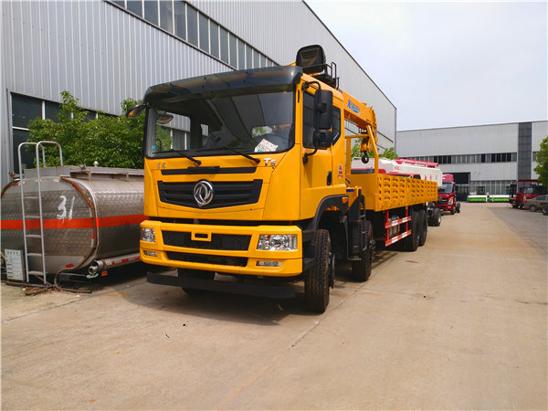 東風(fēng)T5前四后八16噸隨車(chē)吊