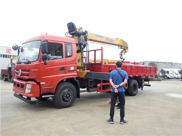 徐工8噸特商?hào)|風(fēng)隨車吊（東風(fēng)8噸隨車起重運(yùn)輸車）