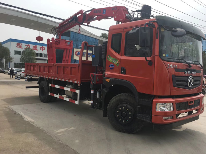 東風(fēng)T5單橋程力5噸折臂吊隨車(chē)吊