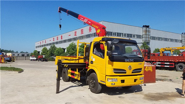 東風(fēng)福瑞卡藍牌三一3.2噸隨車吊