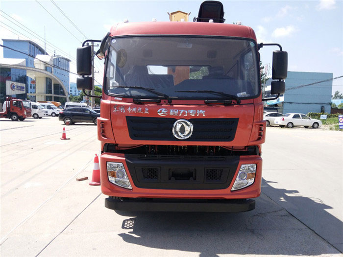 南京陸總訂購(gòu)東風(fēng)專底后八輪徐工10噸隨車吊帶爬梯