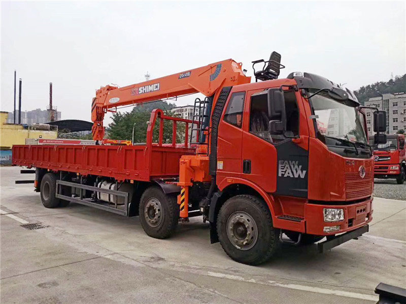解放12噸價格隨車吊多少錢一臺？