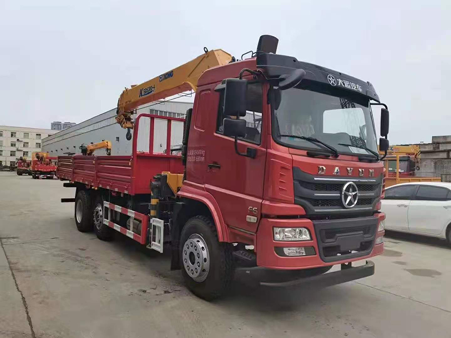 大運(yùn)220馬力徐工12噸隨車吊 國(guó)五現(xiàn)車多少錢(qián)