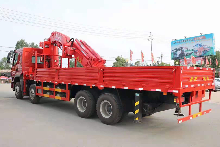 東風國六30噸隨車吊即將發(fā)車