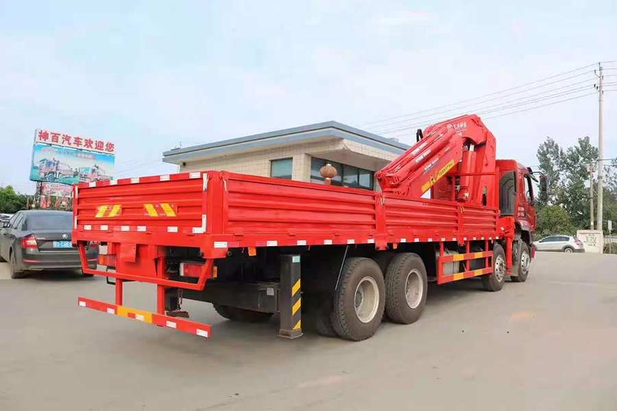 東風國六30噸隨車吊即將發(fā)車