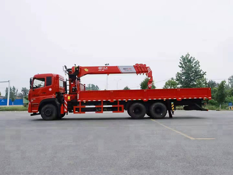 東風(fēng)天龍長興12噸隨車吊 龍擎動力圖片展示3